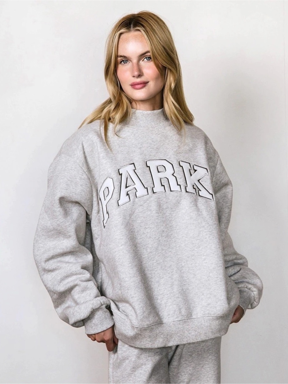 PARKE Varsity Mockneck Graphic Sweatshirt Gray Large/Extra Large